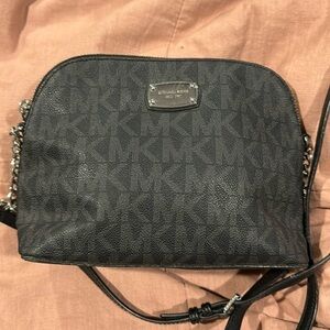 Jet Set Travel Medium Dome Crossbody Bag Black